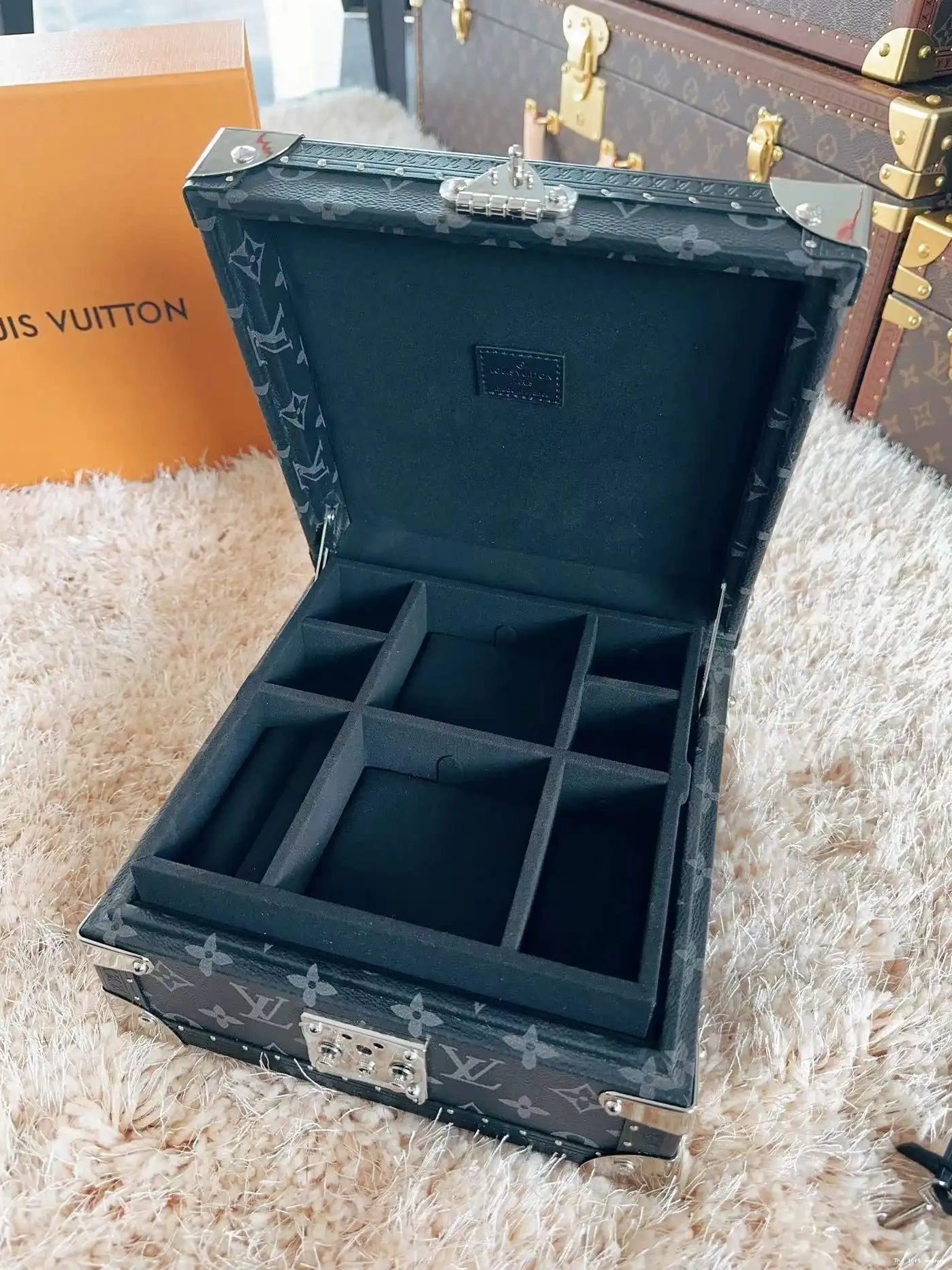 CUSTOM JEWELRY LV BOX BLACK 0628